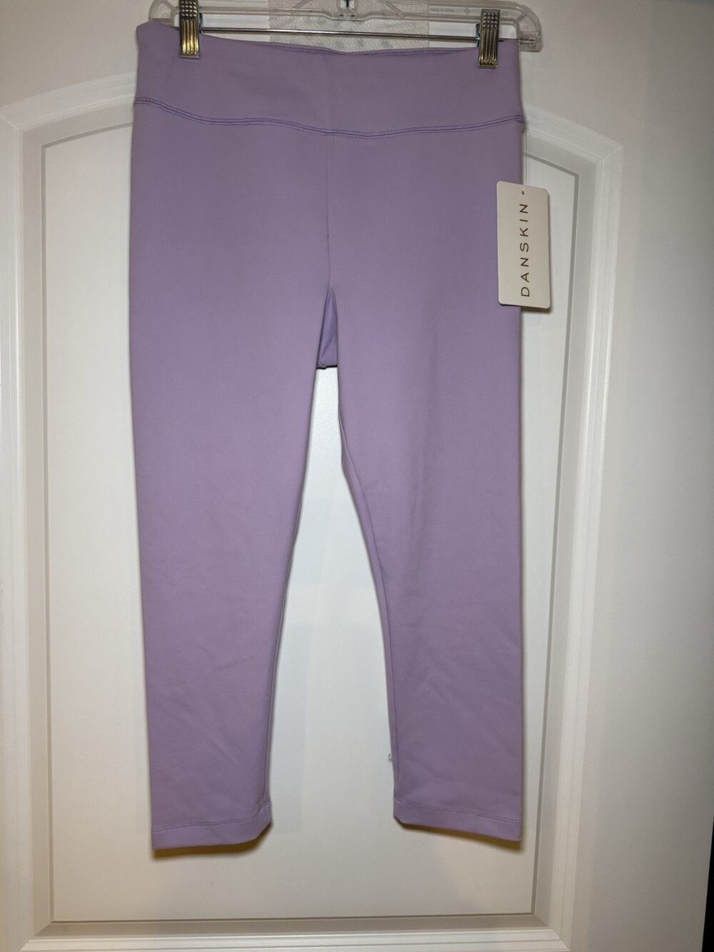 Danskin Women’s Capri Leggings Medium Lavender Purple 4-Way Stretch NWT